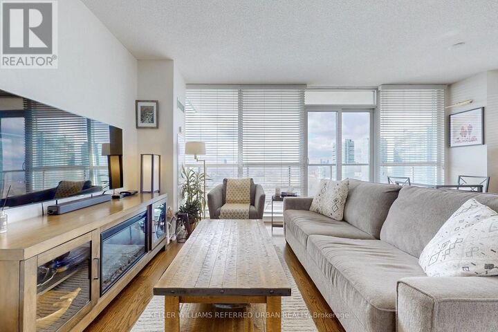 Property Photo:  15 Legion Road 1704  ON M8V 0A9 