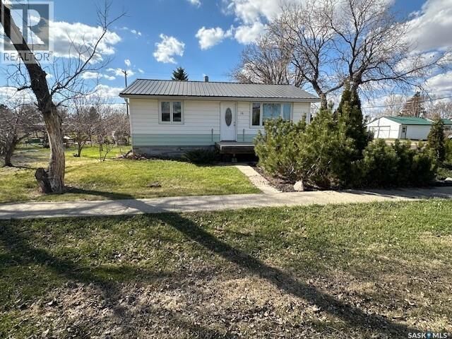 Property Photo:  16 McCulloch Street  SK S0G 1N0 