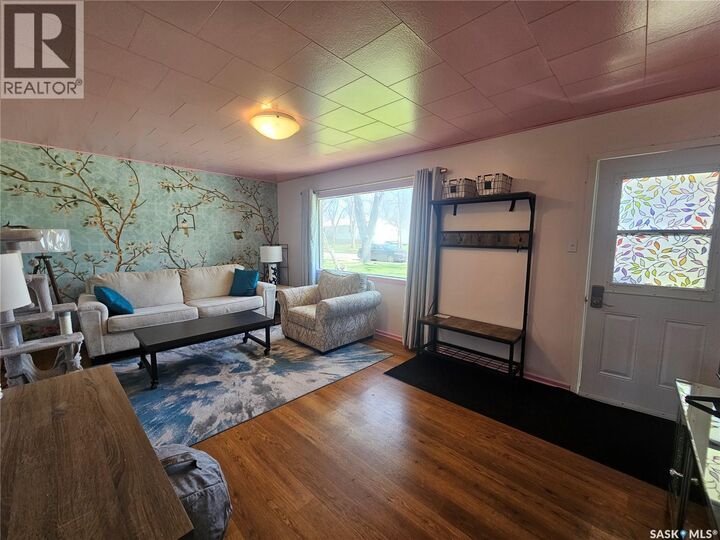 Property Photo:  421 3rd Street E  SK S0N 2M0 