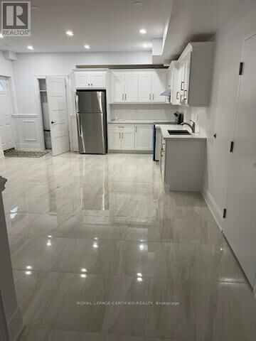 Property Photo:  7247 Second Line West Bsmt  ON L5W 1Z2 