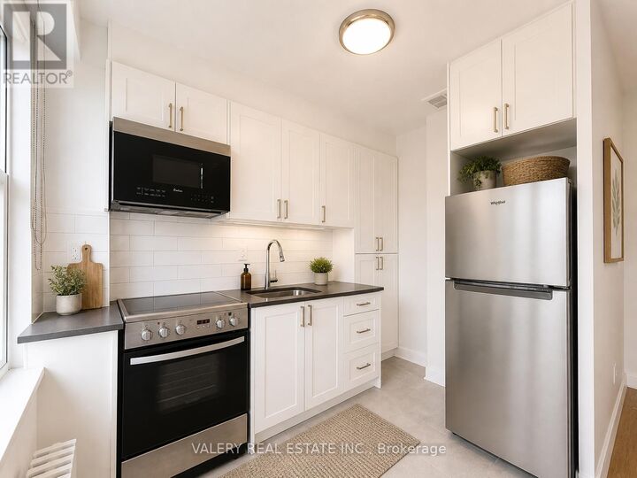 Property Photo:  161 St. George Street 608  ON M5R 2M3 