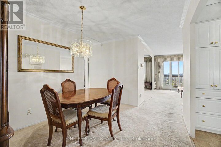 Property Photo:  158B McArthur Avenue 1807  ON K1L 8C9 