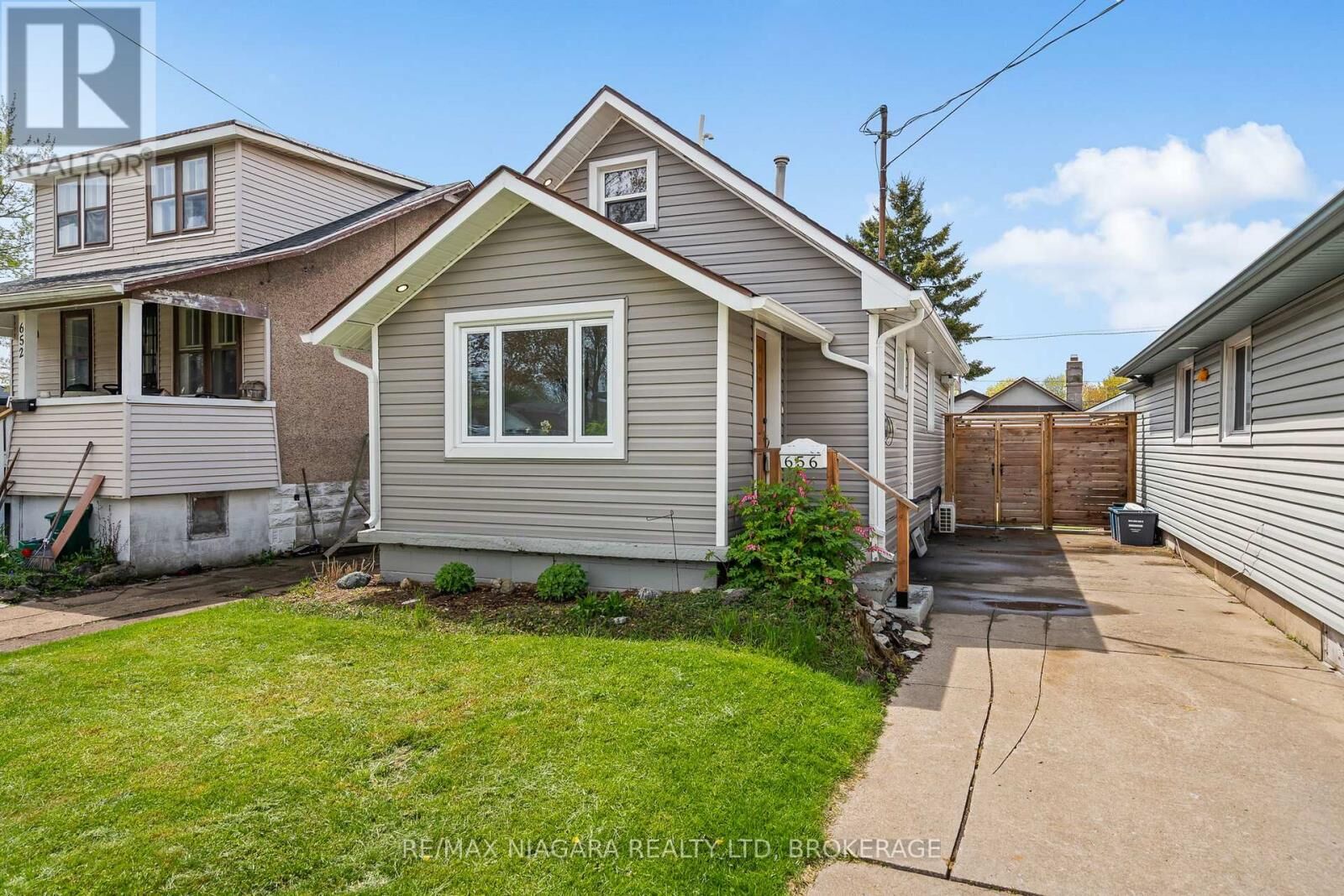 Property Photo:  656 Steele Street  ON L3K 4Y9 
