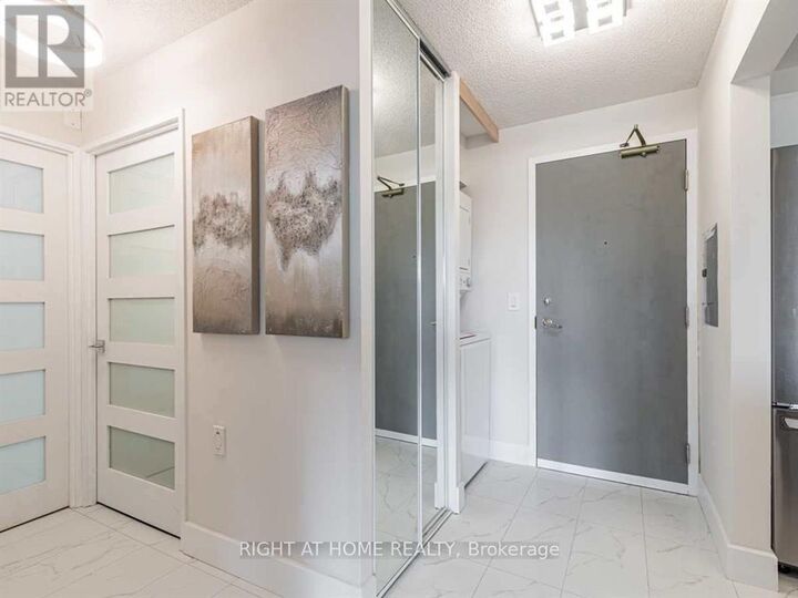 Property Photo:  215-555 Wilson Heights Boulevard  ON M3H 2V7 