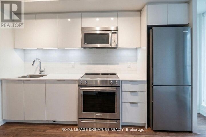 Property Photo:  30 Samuel Wood Way 305  ON M9B 1B1 
