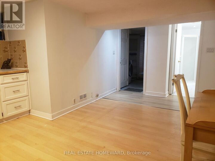 Property Photo:  697 Dupont Street 3  ON M6G 1Z5 