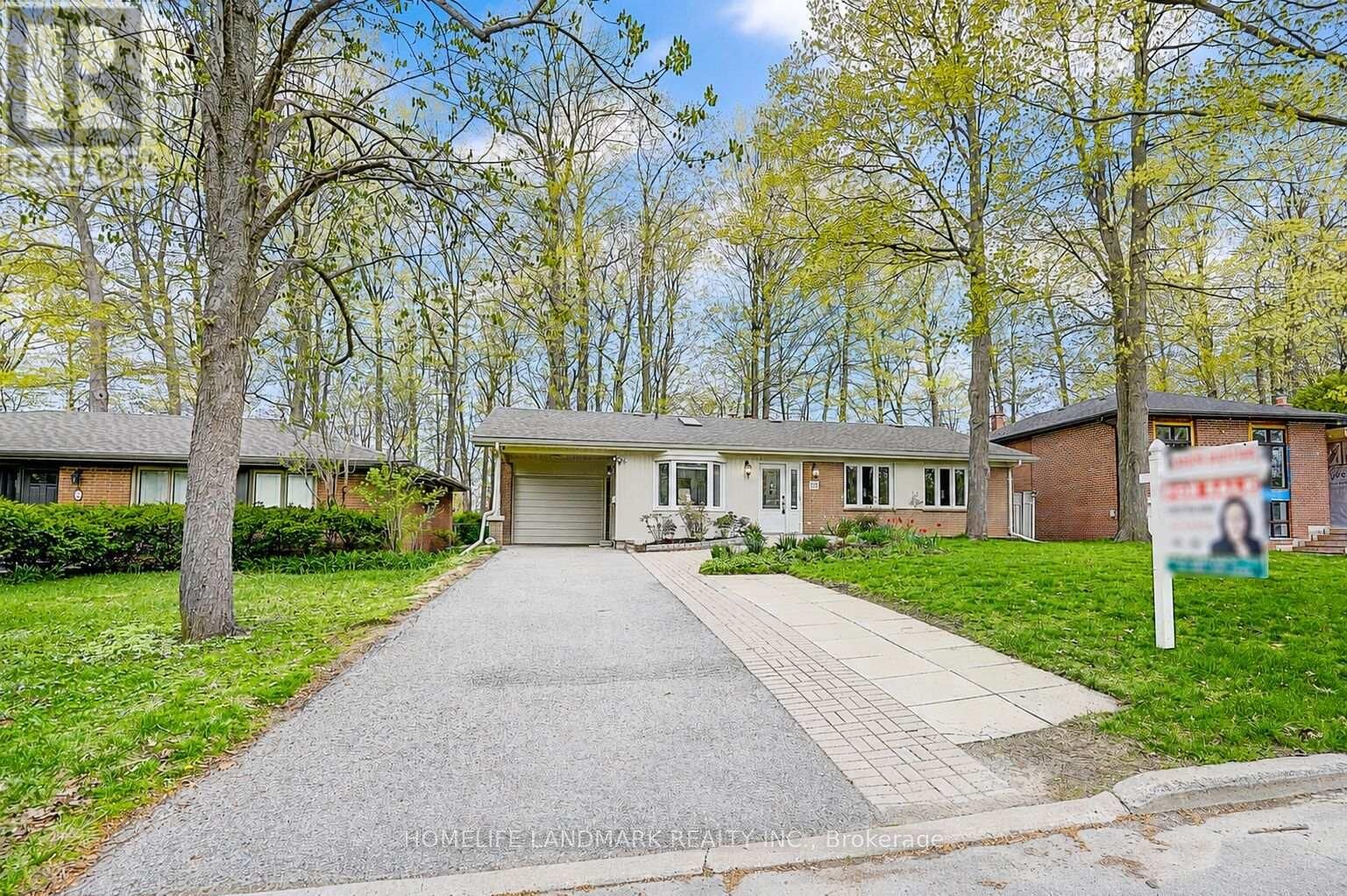 Property Photo:  39 Sagebrush Lane  ON M3A 1X4 