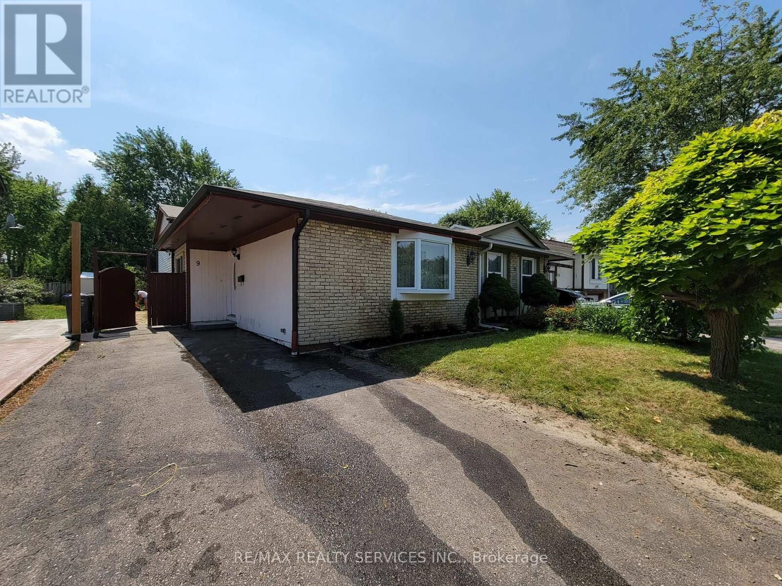 Property Photo:  9 Bruce Beer Drive  ON L6V 2W7 