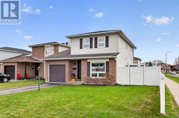 Property Photo:  2 Canbury Crescent  ON K2G 4L4 