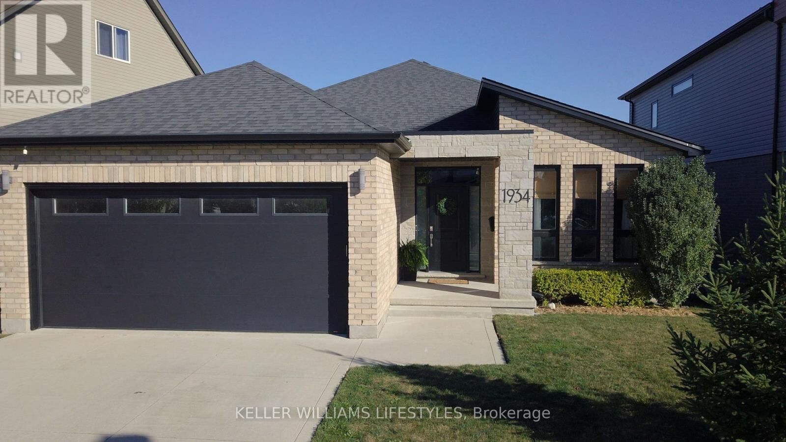 Property Photo:  1934 Wateroak Drive  ON N6G 0M7 