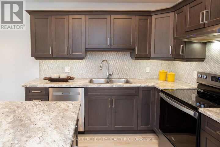 Property Photo:  275 James Street 21  ON N4X 0C2 