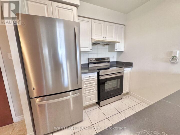 Property Photo:  28 Empress Avenue 810  ON M2N 6Z7 