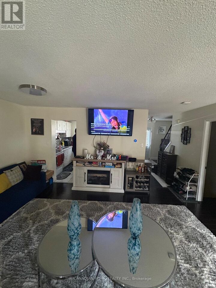 Property Photo:  45 Hansen Road East  ON L6V 3C5 