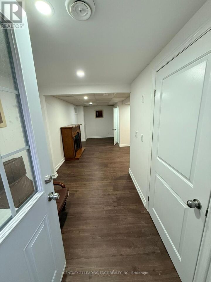 Property Photo:  532 Grandview Street South Lower  ON L1H 7S4 