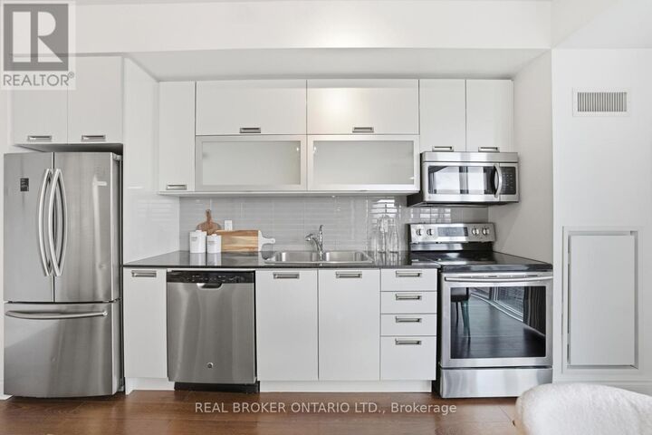Property Photo:  28 Ted Rogers Way 2608  ON M4Y 2J4 