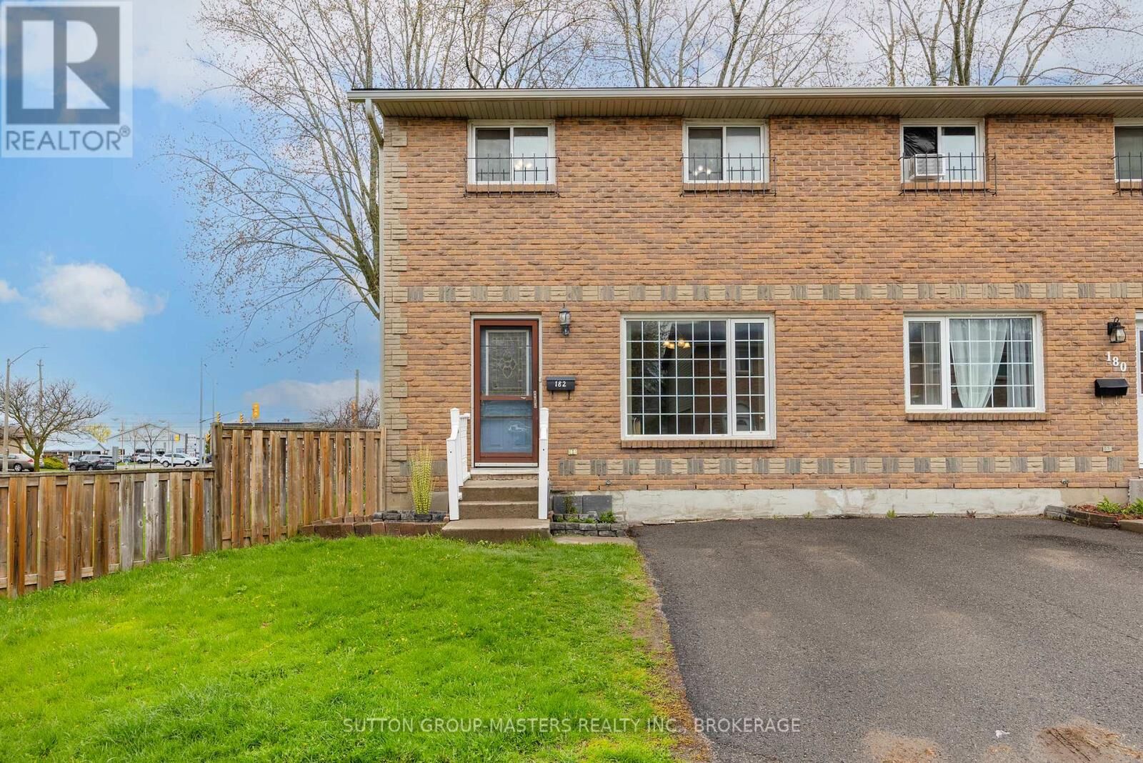 Property Photo:  182 Rosemund Crescent  ON K7M 6Z1 
