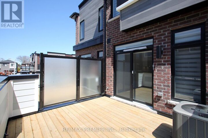 Property Photo:  73 Akil Thomas Gardens  ON M1P 0G3 