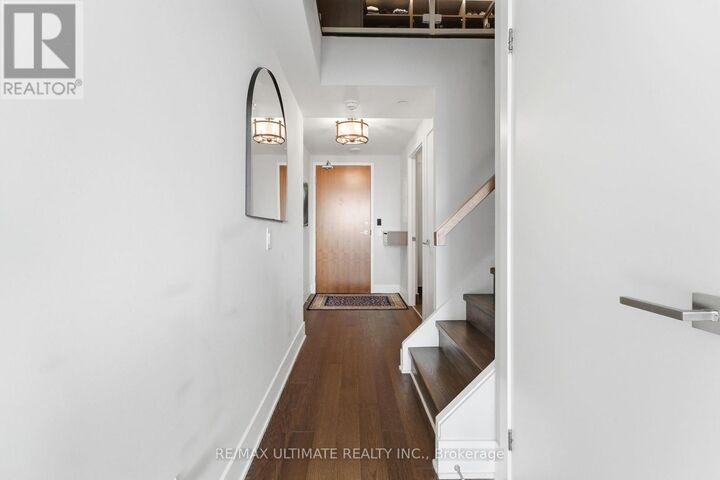 Property Photo:  111 St Clair Avenue West 811  ON M4V 1N5 