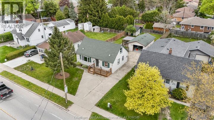 Property Photo:  315 McNaughton Avenue East  ON N7L 2G7 