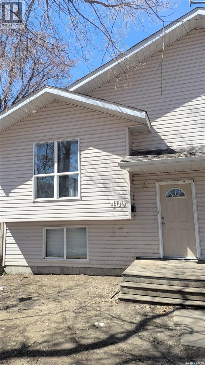 Property Photo:  409 U Avenue S  SK S7M 3C4 