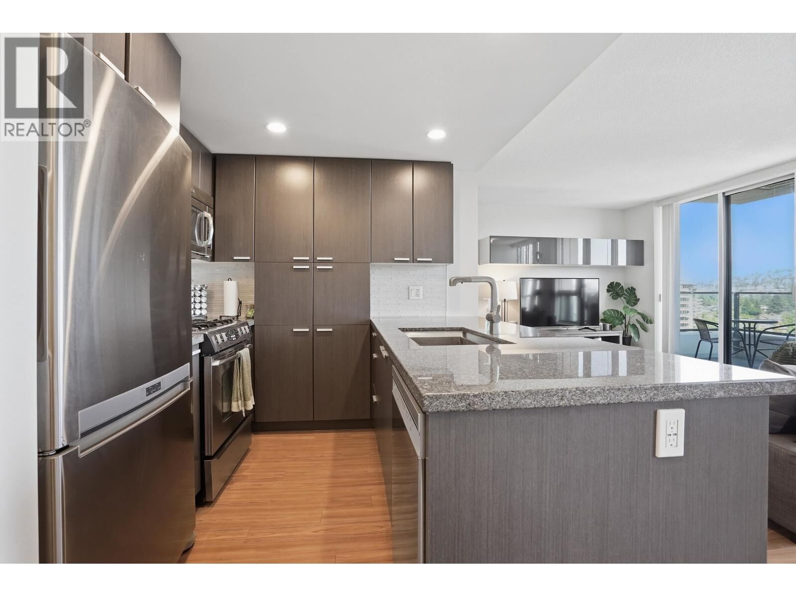 Property Photo:  2232 Douglas Road 2605  BC V5C 0G9 