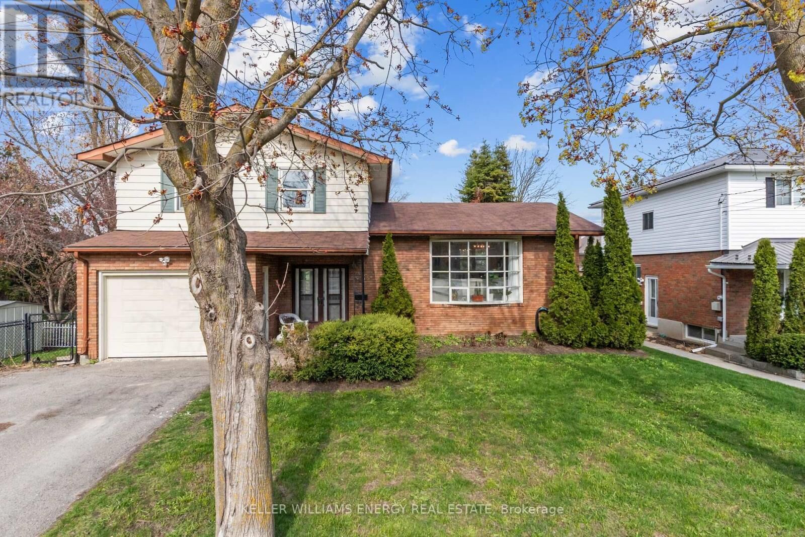 Property Photo:  58 Victoria Avenue North  ON K9V 4G5 