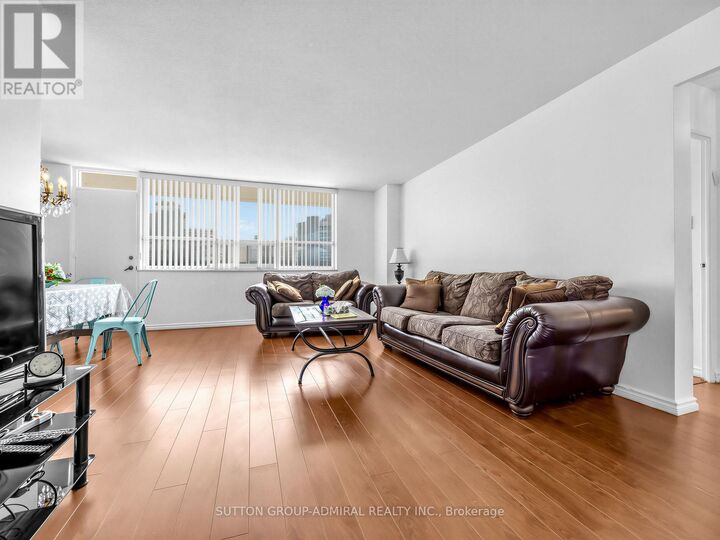 Property Photo:  130 Neptune Drive 505  ON M6A 1X5 
