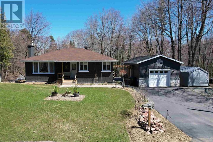 Property Photo:  58 Rosita St  ON P6C 5R1 
