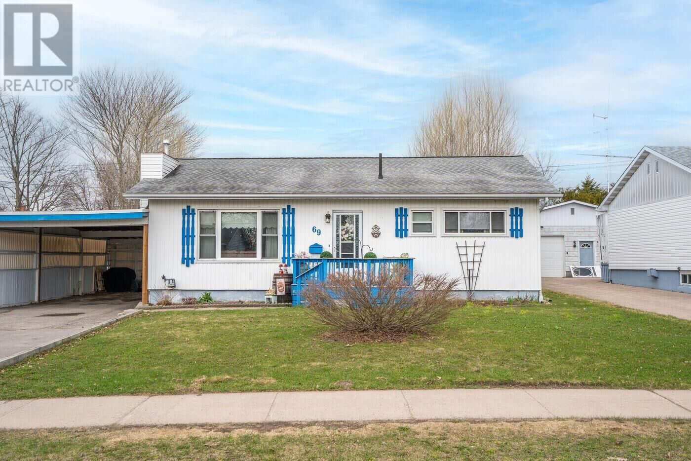 Property Photo:  69 Pentagon Blvd  ON P6B 5J2 