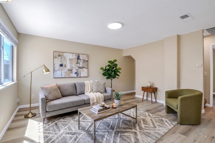 Property Photo: 612 W 15th St B CA 94509