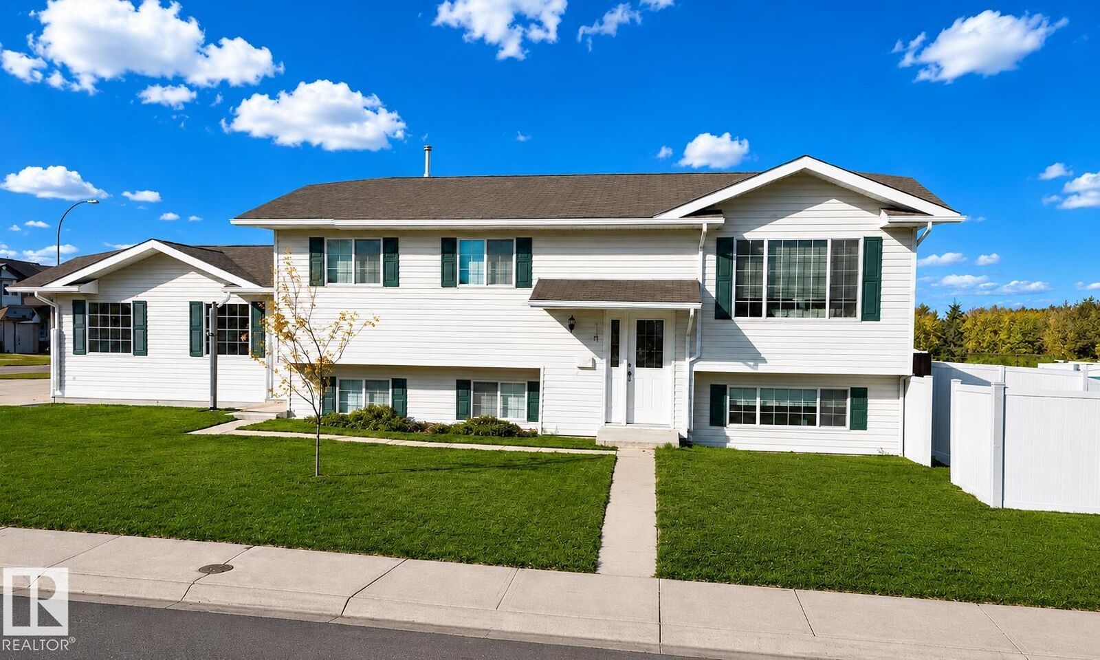 Property Photo:  614 19 Street  AB T9M 1C6 
