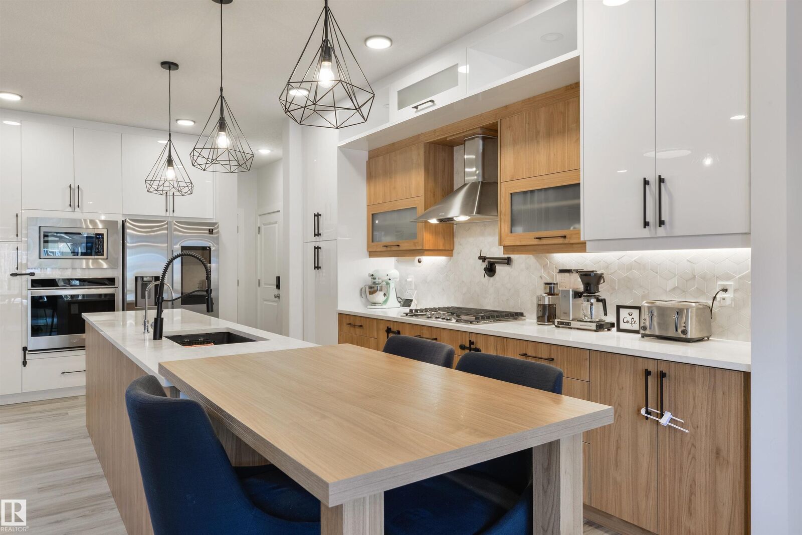 Property Photo:  219 37 Street SW  AB T6X 2W4 