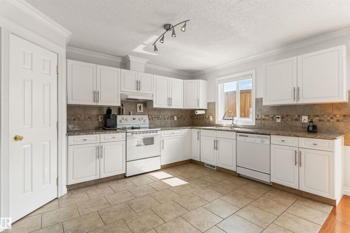 Property Photo:  11 Hunchak Way 26  AB T8N 6P2 