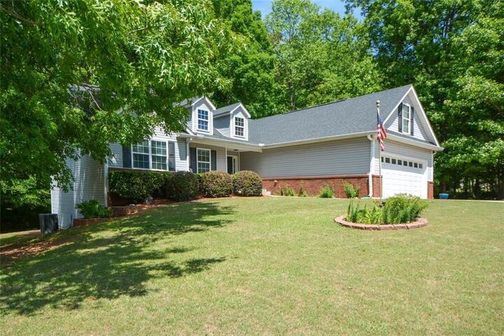 Property Photo:  1324 Charleston Avenue  GA 30529 