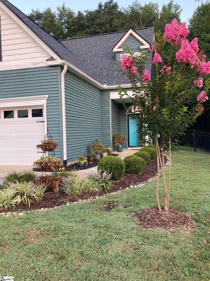 Property Photo:  129 Ledgewood Way  SC 29642 