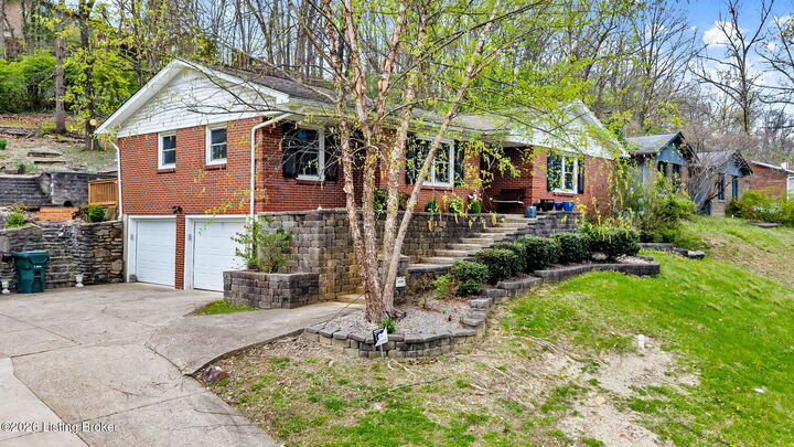 Property Photo:  9108 Royal Oak Dr  KY 40272 