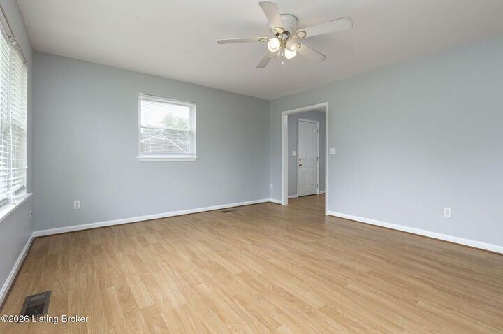 Property Photo: 5606 Leemont Ct KY 40272