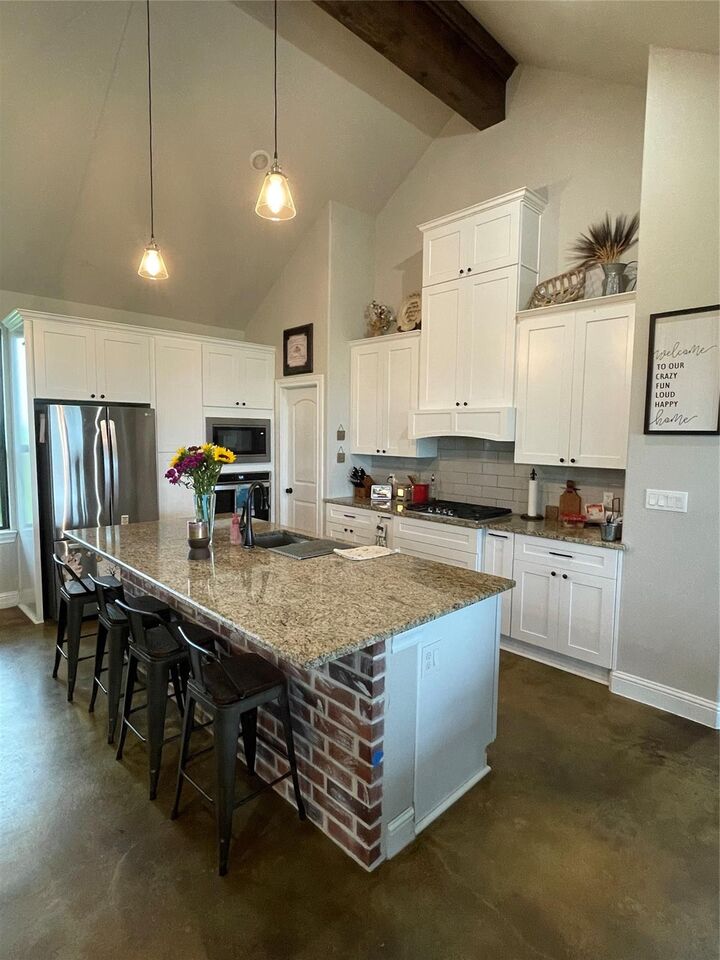 Property Photo: 18177 County Road 204 TX 77435