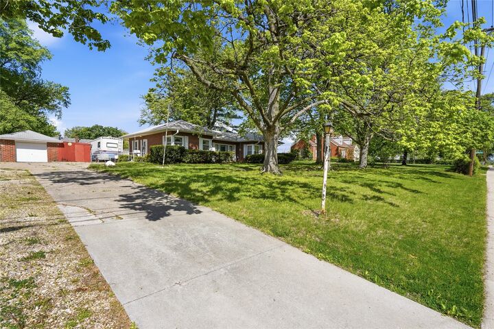 Property Photo: 1538 63rd Street IA 50324