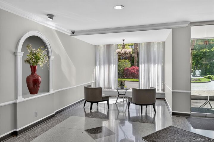 Property Photo:  177 E Hartsdale 3W  NY 10530 