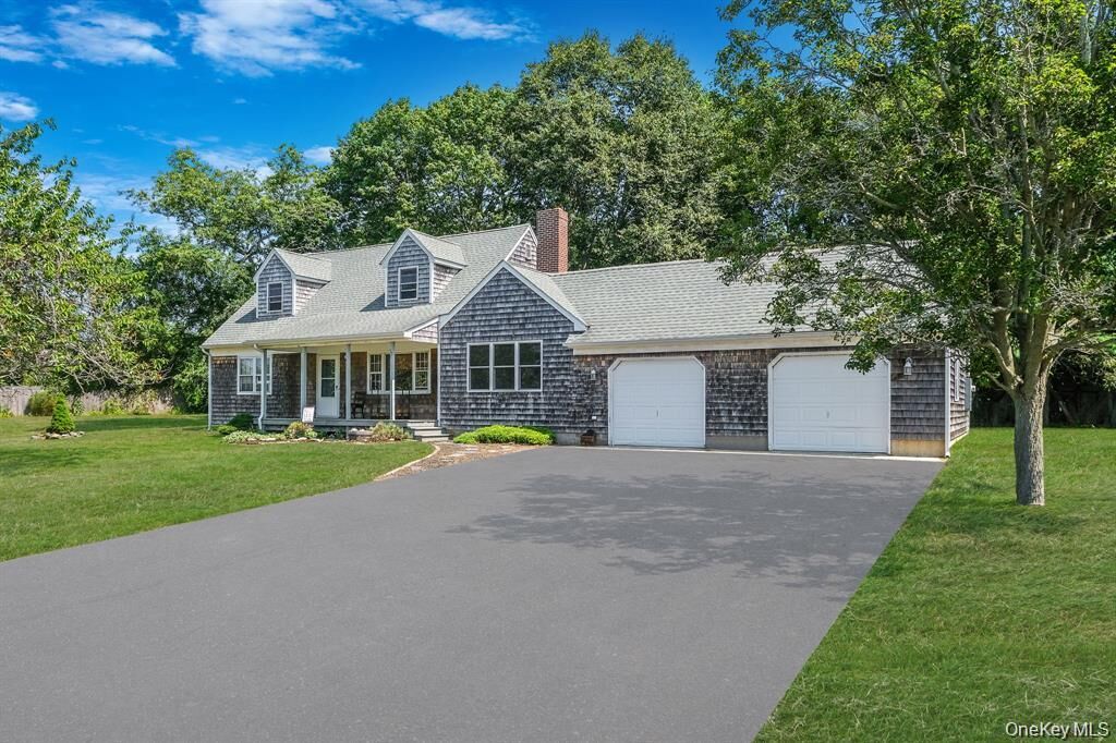 Property Photo:  295 Willow Terrace Lane  NY 11957 