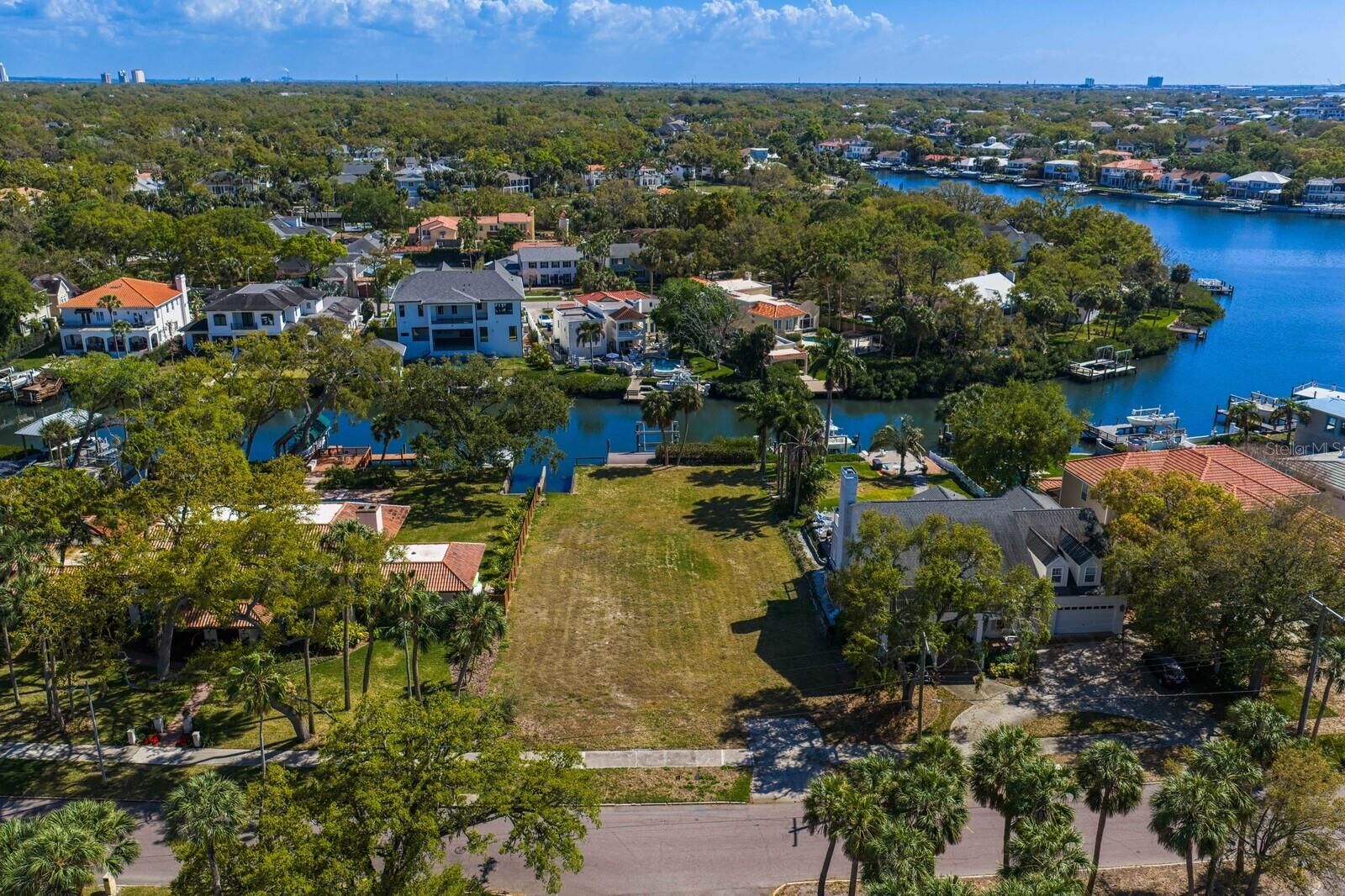 Property Photo: 5024 S The Riviera Street FL 33609