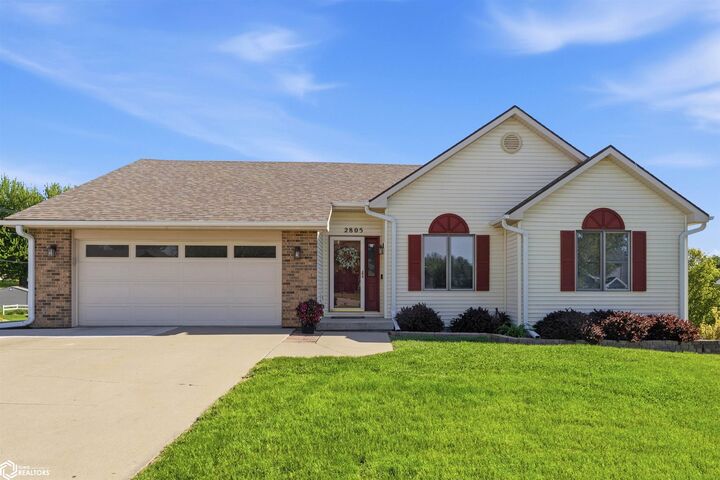 Property Photo:  2805 Arnold Drive  IA 50158 