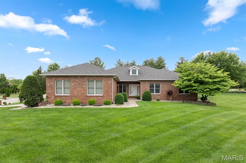 Property Photo:  237 W Waters Edge Drive  IL 62221 