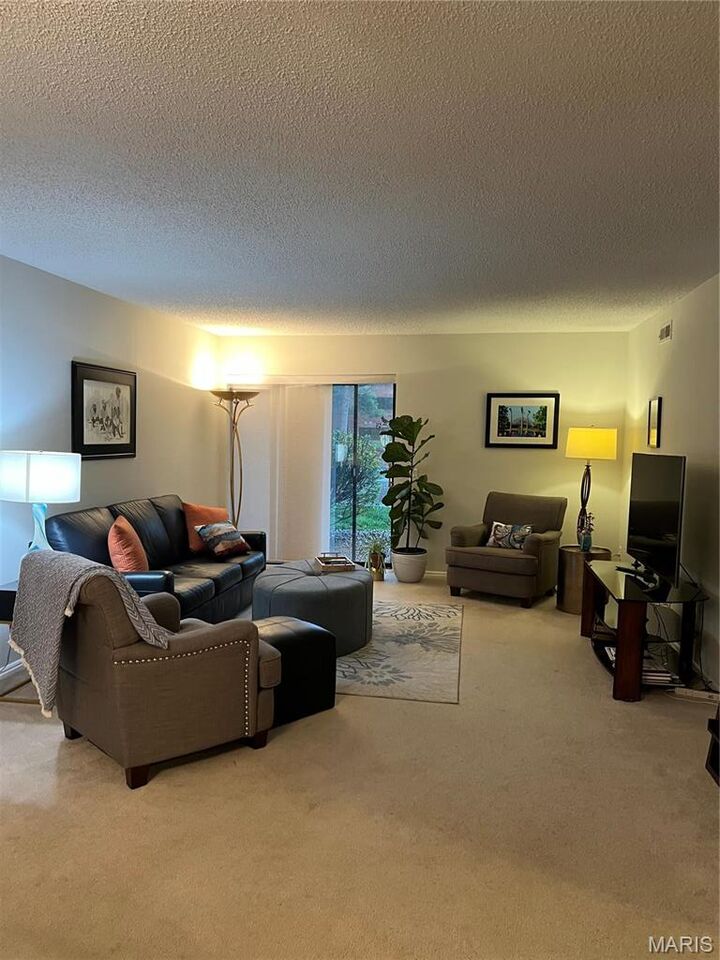 Property Photo:  572 Coeur De Royale 103  MO 63141 