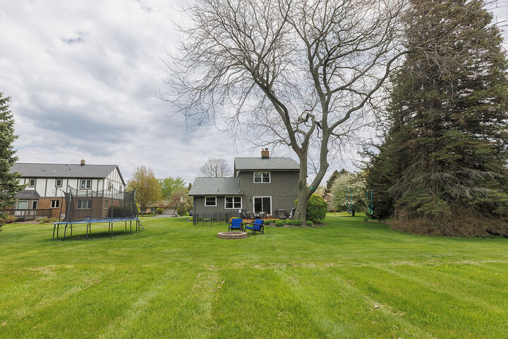 Property Photo:  4 Cherrywood Ct  WI 53402 