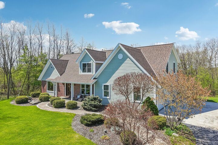 Property Photo:  933 Elmwood Way Ct  WI 53033 