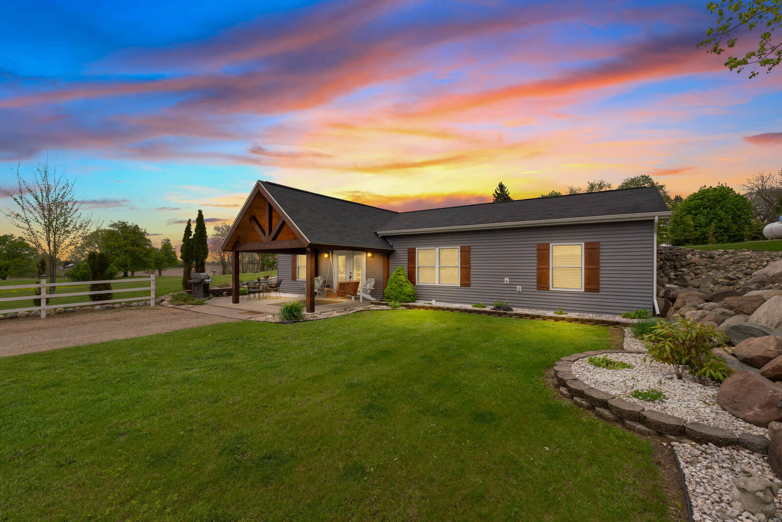 Property Photo: 2922 S Hillsdale Road MI 49242