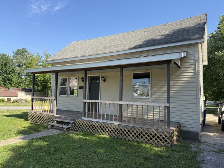 Property Photo: 201 E Lindell Street IL 62896