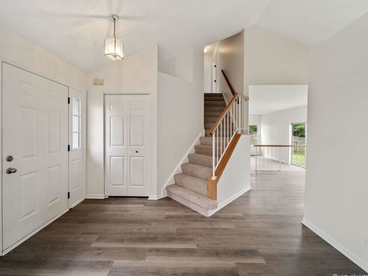 Property Photo:  1433 Polo Drive  IL 60103 